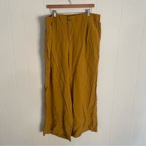 Torrid Women’s Wide Leg Pant size 18R Yellow Flowy Summertime